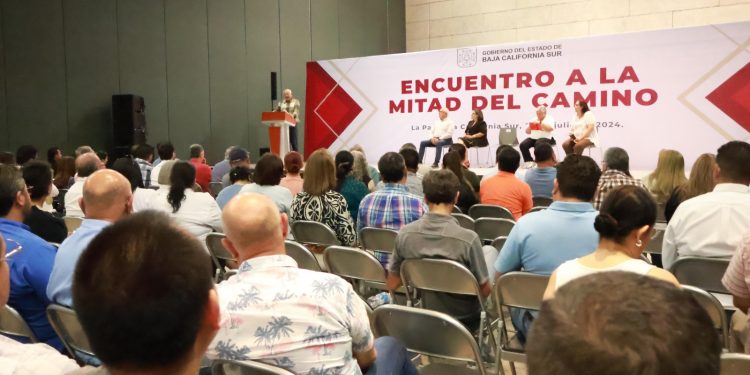 SOSTIENE VMCC ENCUENTRO “A MITAD DEL CAMINO” CON SERVIDORES PÚBLICOS DE GOBIERNO ESTATAL