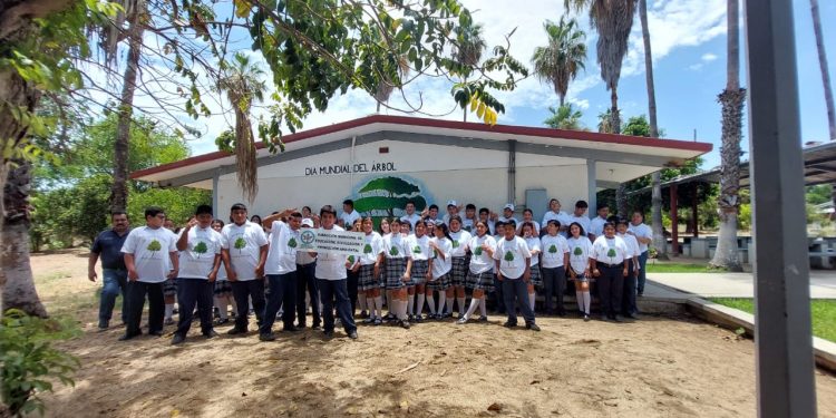 CONMEMORA GOBIERNO DE LOS CABOS EL DÍA MUNDIAL DEL ÁRBOL CON ESTUDIANTES SECUNDARIA DE LA DELEGACIÓN DE SANTIAGO