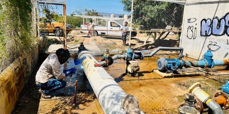 OOMSAPAS LOS CABOS ASEGURA TANDEO A LA COLONIA LAS PALMAS CON LA REPARACIÓN DE LA ESTACIÓN DE BOMBEO #3