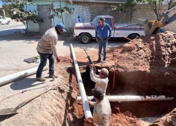 OOMSAPAS LOS CABOS REALIZA TRABAJOS PARA ASEGURAR EL TANDEO Y MEJORAR LA PRESIÓN EN LA COLONIA LAS PALMAS DE CSL