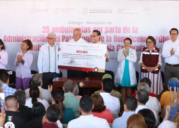 LAS AMBULANCIAS ENTREGADAS AYER POR LA BENEFICIENCIA PUBLICA A BAJA CALIFORNIA SUR CUENTAN MODERNA TECNOLOGIA