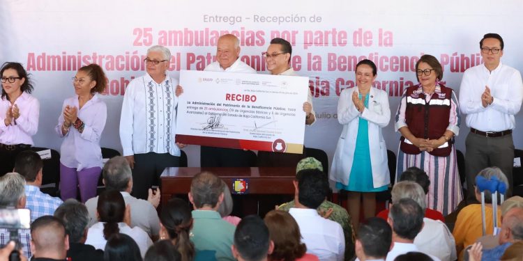 LAS AMBULANCIAS ENTREGADAS AYER POR LA BENEFICIENCIA PUBLICA A BAJA CALIFORNIA SUR CUENTAN MODERNA TECNOLOGIA