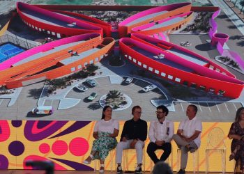 COLOCAN PRIMERA PIEDRA DE CRIT LOS CABOS