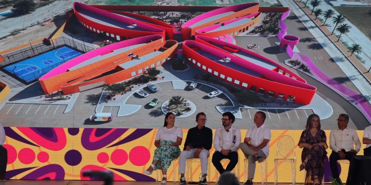 COLOCAN PRIMERA PIEDRA DE CRIT LOS CABOS