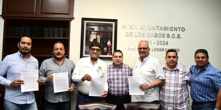 TRAS CUMPLIR SORIANA CON GARANTÍA PARA CONSTRUCCIÓN DE PUENTE PEATONAL,HOY LA TIENDA ABRIÓ SUS PUERTAS