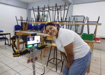 ESTUDIANTES DE LA UABCS DESARROLLAN PROTOTIPO ROBOT PARA LA ASISTENCIA DE ADULTOS MAYORES