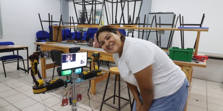 ESTUDIANTES DE LA UABCS DESARROLLAN PROTOTIPO ROBOT PARA LA ASISTENCIA DE ADULTOS MAYORES