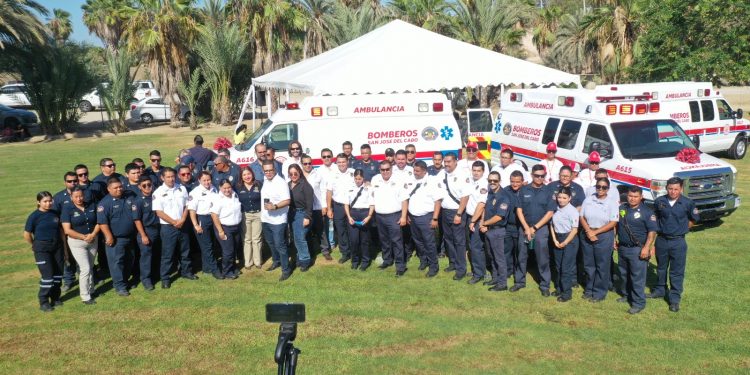RECIBE EL DEPARTAMENTO DE BOMBEROS DE SJC 3 AMBULANCIAS POR PARTE DE GRUPO QUESTRO