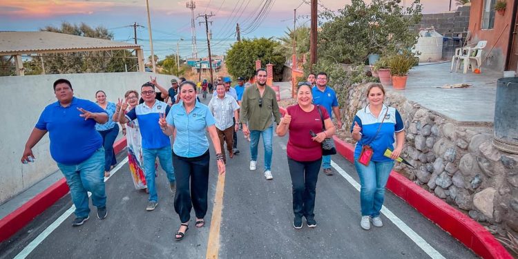 ENTREGA ALCALDESA OBRA DE SANEAMIENTO Y PAVIMENTACIÓN EN LA COLONIA NUEVA SANTA ROSALÍA