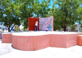 PERSONAL DE OBRAS PÚBLICAS TRABAJA PARA MEJORAR PARQUES PÚBLICOS DE CSL