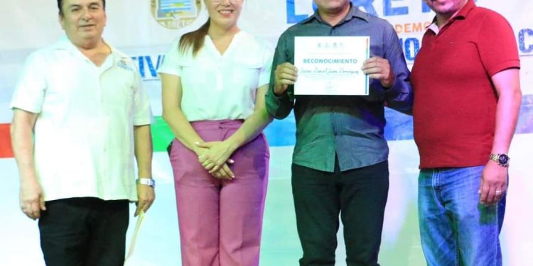 TRAS LAS HUELLAS Por Monserrath Villalejo Baeza