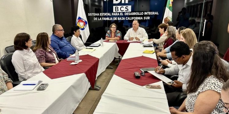 ACUERDAN ACCIONES GOBIERNO DE BCS Y SAT, PREVIO A ENTREGA RECEPCIÓN DE NUEVAS ADMINISTRACIONES