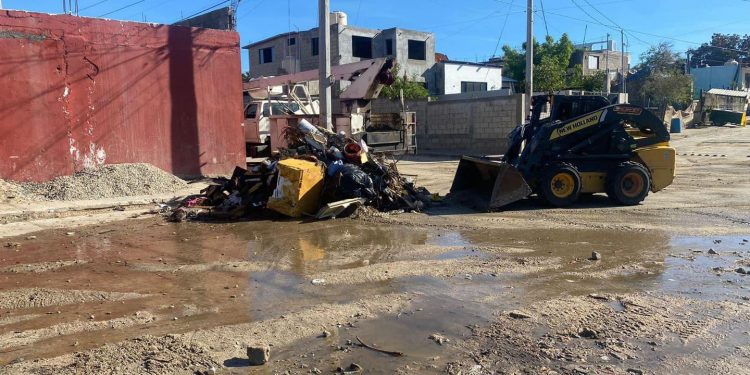SERVICIOS PÚBLICOS REFUERZA LA LIMPIEZA DE CALLES TRAS LAS LLUVIAS EN LOS CABOS.