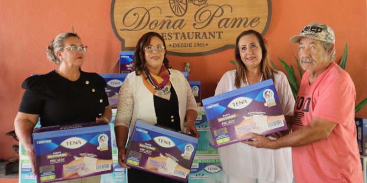 SMDIF LOS CABOS OTORGO LA DONACIÓN DE 43 CAJAS DE PAÑALES PARA BENEFICIO DE PERSONAS ADULTAS MAYORES EN LA DELEGACIÓN DE MIRAFLORES