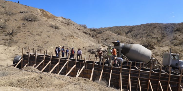 PARA OCTUBRE DEBE QUEDAR CULMINADA LA CARRETERA BAHÍA TORTUGAS-PUNTA EUGENIA: GOBERNADOR VÍCTOR MANUEL CASTRO COSÍO