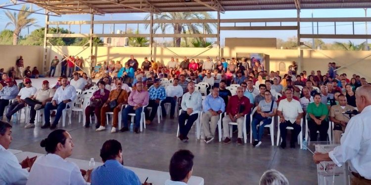 GOBERNADOR VMCC SE REÚNE CON PESCADORES RIBEREÑOS DE LAS BARRANCAS
