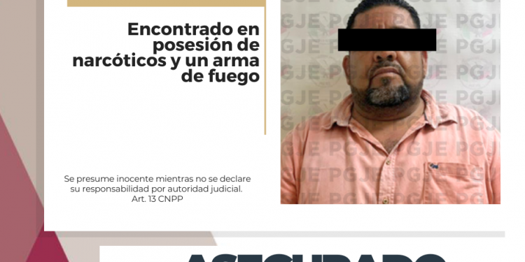 DETIENE PGJE A POSIBLE NARCOMENUDISTA CON MÁS DE MIL DOSIS DE NARCÓTICOS Y ARMA DE FUEGO