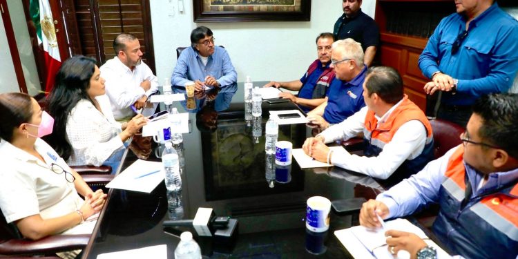 GOBIERNO DE LOS CABOS Y COEPRIS SOSTUVIERON REUNIÓN PARA ACORDAR LOS TRABAJOS DE CAPACITACIÓN A CONCESIONARIOS DE PIPAS