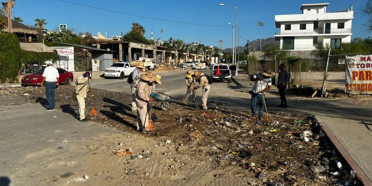 SERVICIOS PÚBLICOS SIGUE REALIZANDO LIMPIEZA DE CALLES Y AVENIDAS TRAS EL PASO DE LAS LLUVIAS EN LOS CABOS