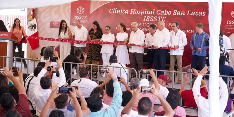 CELEBRA EL PRESIDENTE MUNICIPAL OSCAR LEGGS CASTRO LA VISITA DEL PRESIDENTE AMDRES MANUEL LÓPEZ OBRADOR PARA INAUGURAR LA NUEVA CLÍNICA DEL ISSSTE