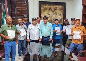 GOBIERNO DE LOS CABOS ENTREGA 8 APOYOS ECONÓMICOS EMERGENTES A PESCADORES