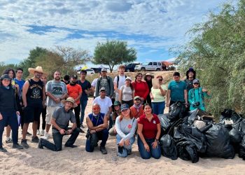 EXITOSA JORNADA DE LIMPIEZA EN ARROYO EL MEZQUITITO LIDERADA POR LA UABCS