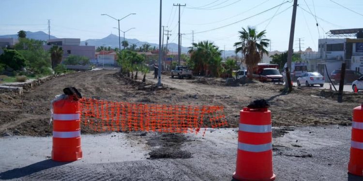 INICIAN PAVIMENTACIÓN DE LAS CALLES CONSTITUYENTES Y DEMASÍAS DE SAN CRISTOBAL EN CSL