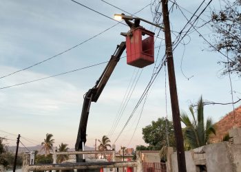 COORDINACIÓN DE SERVICIOS PÚBLICOS REALIZA TRABAJOS DE MANTENIMIENTO EN LUMINARIAS DE CSL