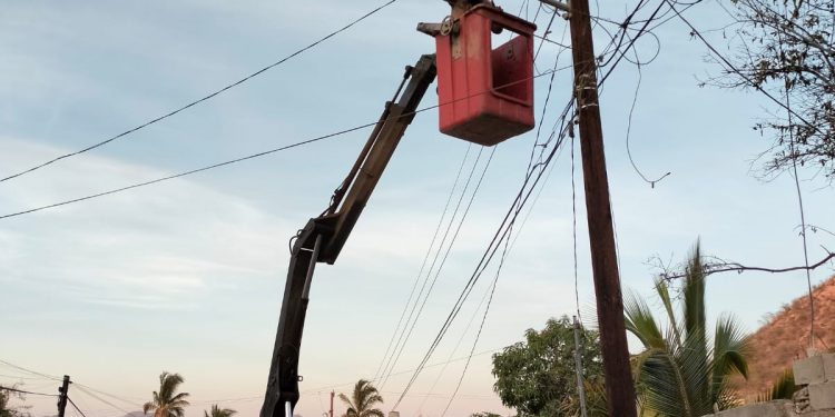 COORDINACIÓN DE SERVICIOS PÚBLICOS REALIZA TRABAJOS DE MANTENIMIENTO EN LUMINARIAS DE CSL