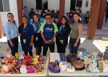 RECIBE LA CASA HOGAR “ UNA LUZ EN MI VIDA “ LA DONACIÓN DE ÚTILES ESCOLARES POR PARTE DEL PERSONAL DE ALASKA AIRLINES