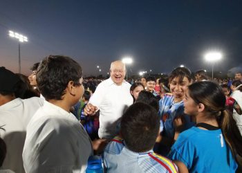 ASISTE GOBERNADOR DE BCS A LA INAUGURACIÓN DEL  CENTRO DEPORTIVO MUNICIPAL “EL PIOJILLO” EN LA PAZ