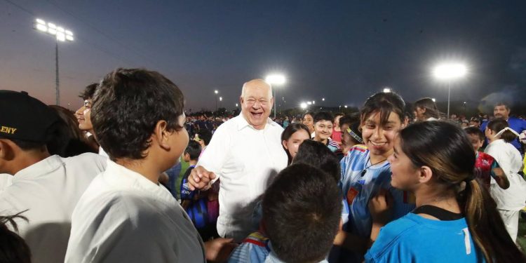 ASISTE GOBERNADOR DE BCS A LA INAUGURACIÓN DEL  CENTRO DEPORTIVO MUNICIPAL “EL PIOJILLO” EN LA PAZ