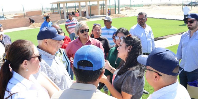 SUPERVISA GOBERNADOR DE BCS OBRAS   DE MEJORAMIENTO URBANO EN MULEGÉ