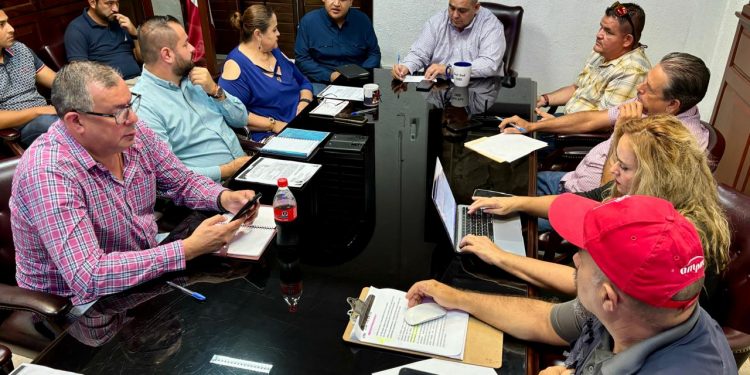 ULTIMAN DETALLES PARA EL TERCER INFORME DE GOBIERNO DEL ALCALDE OSCAR LEGGS CASTRO EN LOS CABOS.