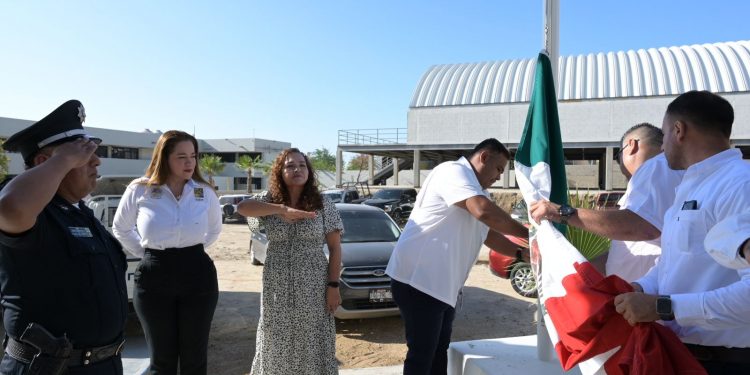 LA COORDINACIÓN DE EDUCACIÓN REALIZÓ EL ÚLTIMO ACTO CÍVICO DE LA XIV ADMINISTRACIÓN MUNICIPAL EN LA DELEGACIÓN DE CABO SAN LUCAS.