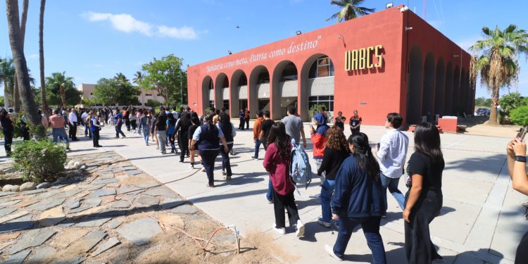 SIMULACRO NACIONAL 2024: UABCS REALIZA EVACUACIÓN POR SISMO CON ÉXITO