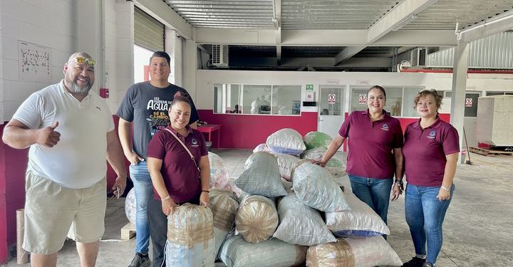 EN BENEFICIO A LA LUCHA CONTRA EL CÁNCER, PARTICIPA EL EQUIPO DE AGUA POTABLE EN LA RECOLECCIÓN Y ENTREGA DE TAPAS DE PLÁSTICO.