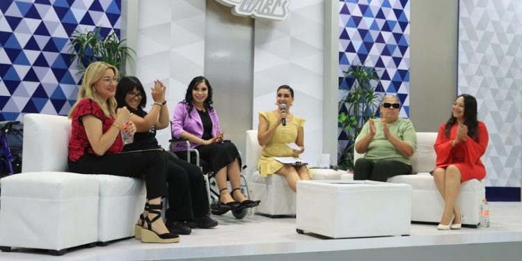 CELEBRAN EN LA UABCS PANEL “MUJERES SOBRESALIENTES EN BCS”