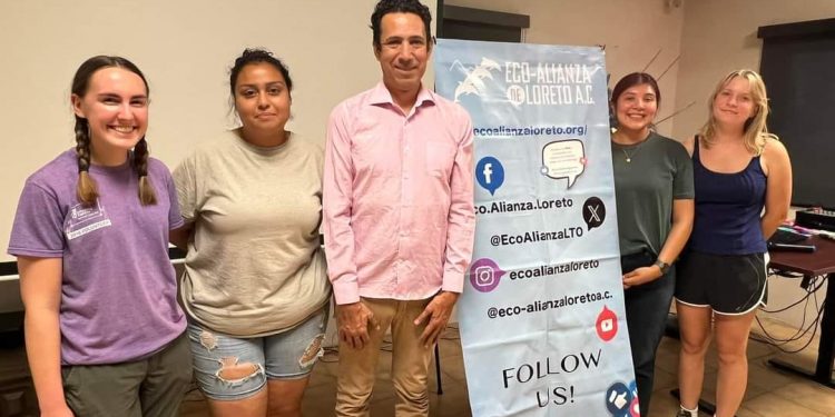 TRAS LAS HUELLAS Por Monserrath Villalejo Baeza