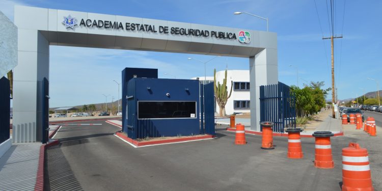 RECIBE ACADEMIA DE SEGURIDAD PÚBLICA, RENOVACIÓN DE CÉDULA DE REGISTRO ANTE EL SECRETARIADO EJECUTIVO