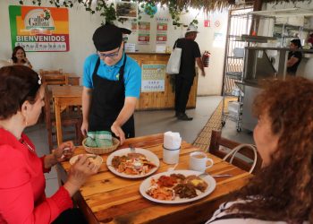 LLEVA VMCC ENERGÍA ELÉCTRICA CON EQUIPOS FOTOVOLTAICOS A FAMILIAS DE SAN JAVIER