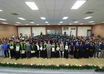 UABCS CELEBRA LA ENTREGA DE 418 DOCUMENTOS DE EGRESO EN NUEVA CEREMONIA DE GRADUACIÓN