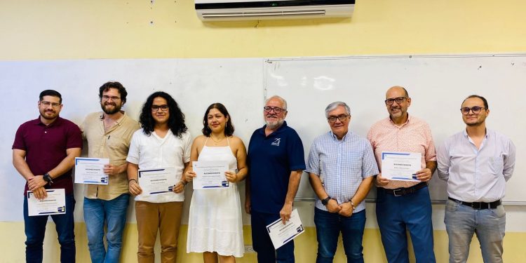 ENTREGAN EN LA UABCS PREMIOS UNIVERSITARIOS DE POESÍA CUENTO Y ENSAYO