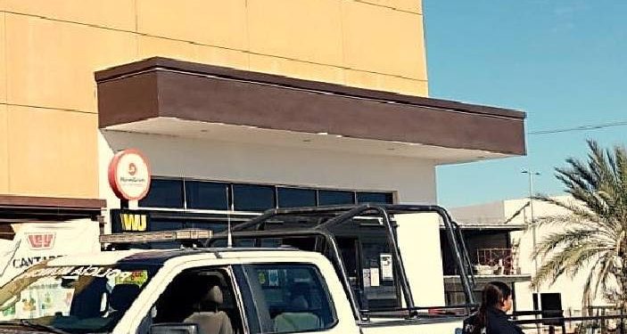 SUSPENDEN CONSTRUCCIÓN DE UNA GASOLINERA EN EL BULEVAR CONSTITUYENTES EN CSL