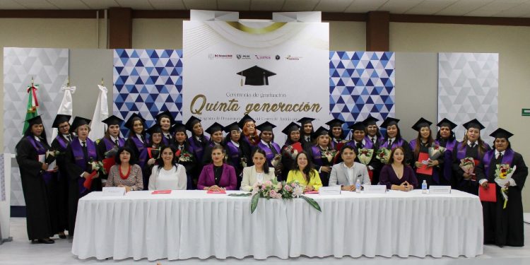 RECIBEN CERTIFICADO DE PREPARATORIA USUARIAS DEL CENTRO DE JUSTICIA PARA LAS MUJERES