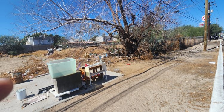 UN PROBLEMA SOCIAL Y DE SEGURIDAD LAS PERSONAS SIN DOMICILIO FIJO QUE VIVEN EN LA CALLE TERRENOS BALDIOS Y ARROYOS DE ESTA CIUDAD