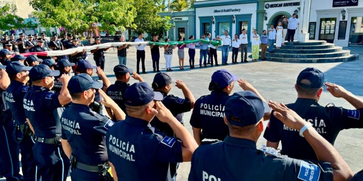 SECRETARIO GENERAL DEL XIV AYUNTAMIENTO DE LOS CABOS ENCABEZÓ LOS HONORES CÍVICOS, EXPRESÓ SU RECONOCIMIENTO A LOS SERVIDORES PÚBLICOS