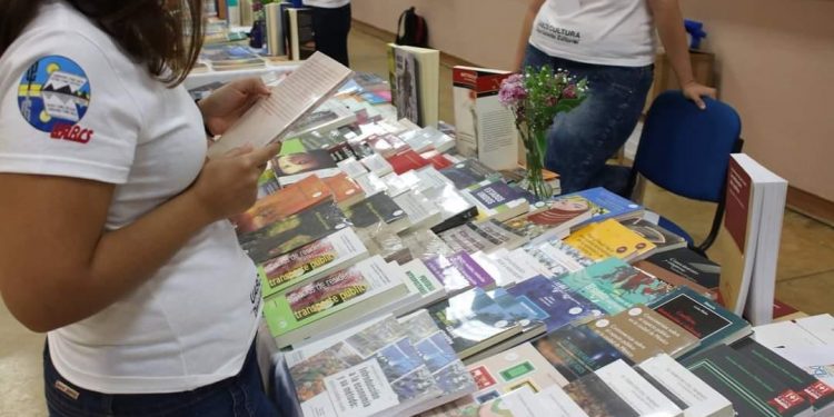 UABCS INVITA A LOS TALLERES QUE OFRECERÁ EN EL MARCO DE SU FERIA UNIVERSITARIA DEL LIBRO 2024