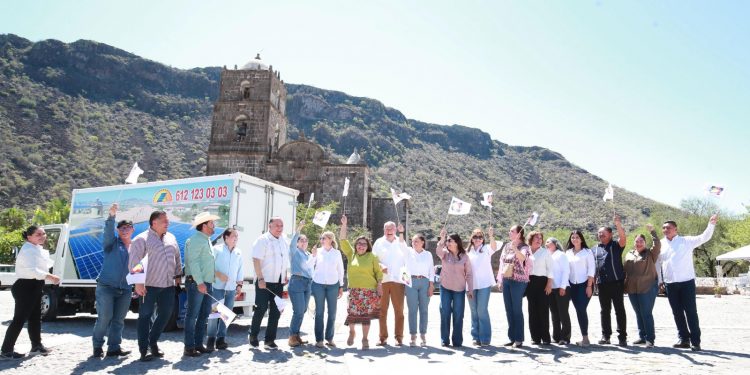 LLEVA VMCC ENERGÍA ELÉCTRICA CON EQUIPOS FOTOVOLTAICOS A FAMILIAS DE SAN JAVIER