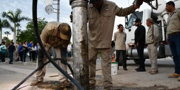 TRABAJÓ OOMSAPAS LOS CABOS EN MANTENIMIENTO DE LÍNEA DE DRENAJE PARA EL CENTRO DE SAN JOSÉ DEL CABO
